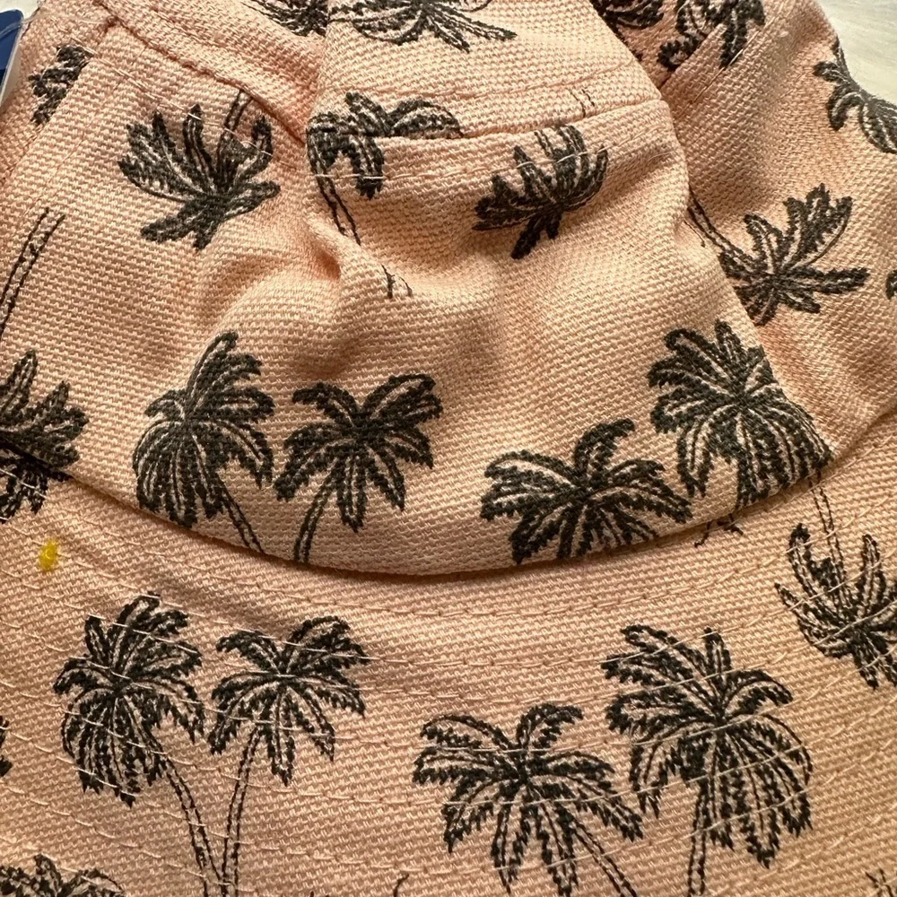 🩷5/$10 Top Paw Pink Bucket Hat with Palm Design